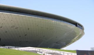 上海梅赛德斯奔驰文化中心内场有多少座位 上海世博文化中心